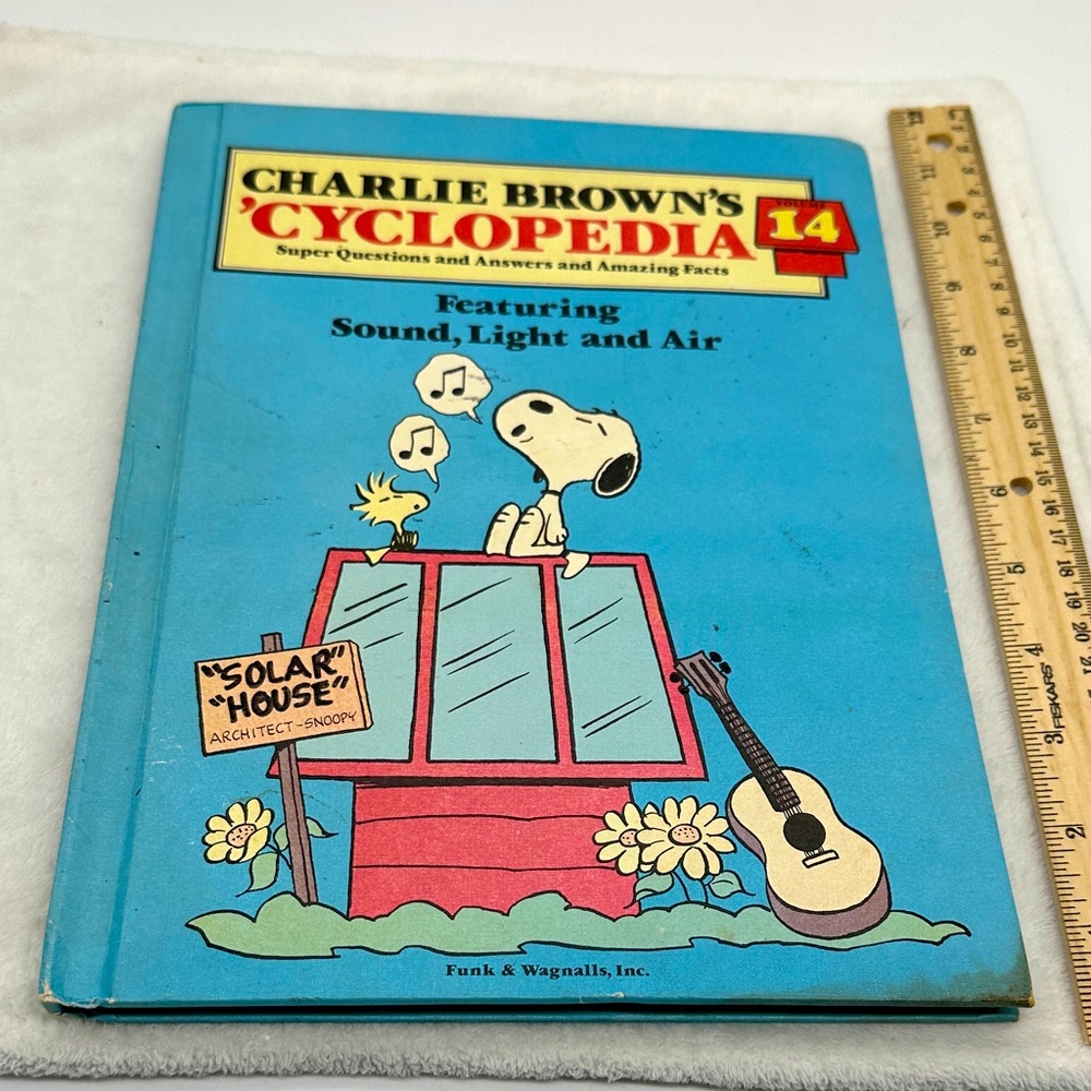 Vintage 1981 Hardback Charlie Brown’s Cyclopedia Volume 14